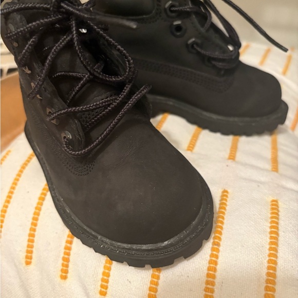Clean clean clean Timberland boots - Picture 3 of 3